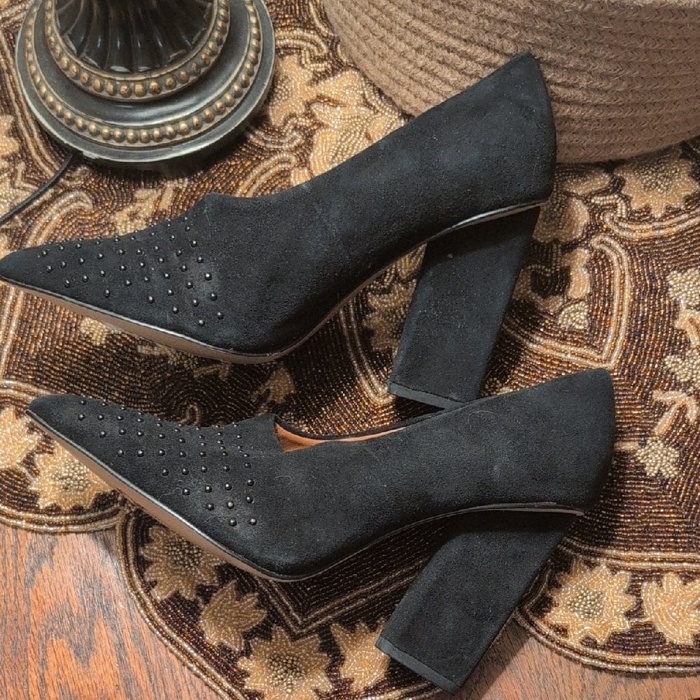 Black Elegant Heels with Pointed Toe